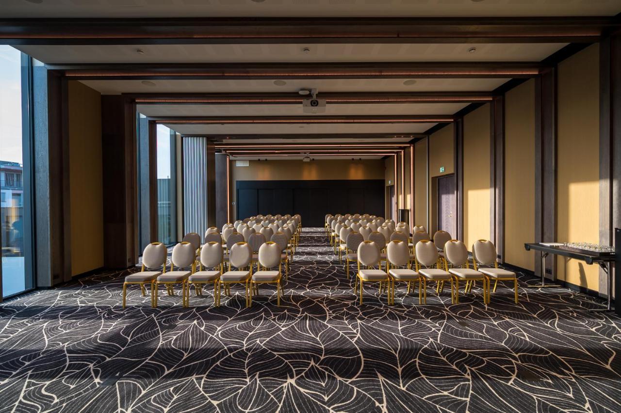 Movenpick Hotel Талин Екстериор снимка