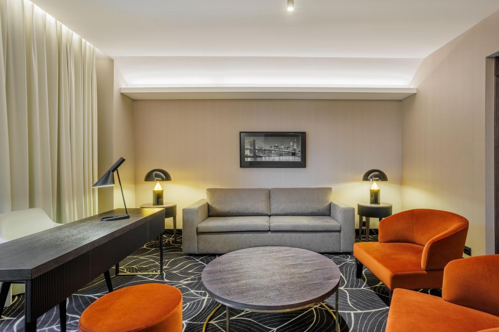 Movenpick Hotel Талин Екстериор снимка