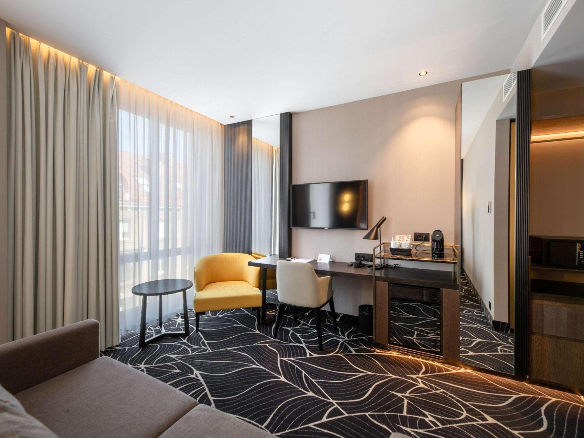 Movenpick Hotel Талин Екстериор снимка