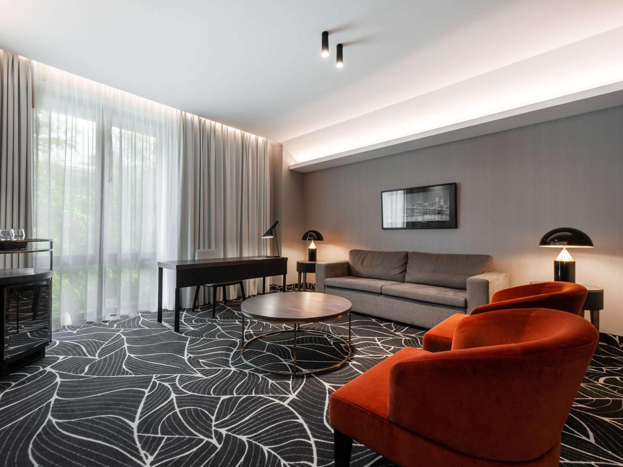 Movenpick Hotel Талин Екстериор снимка