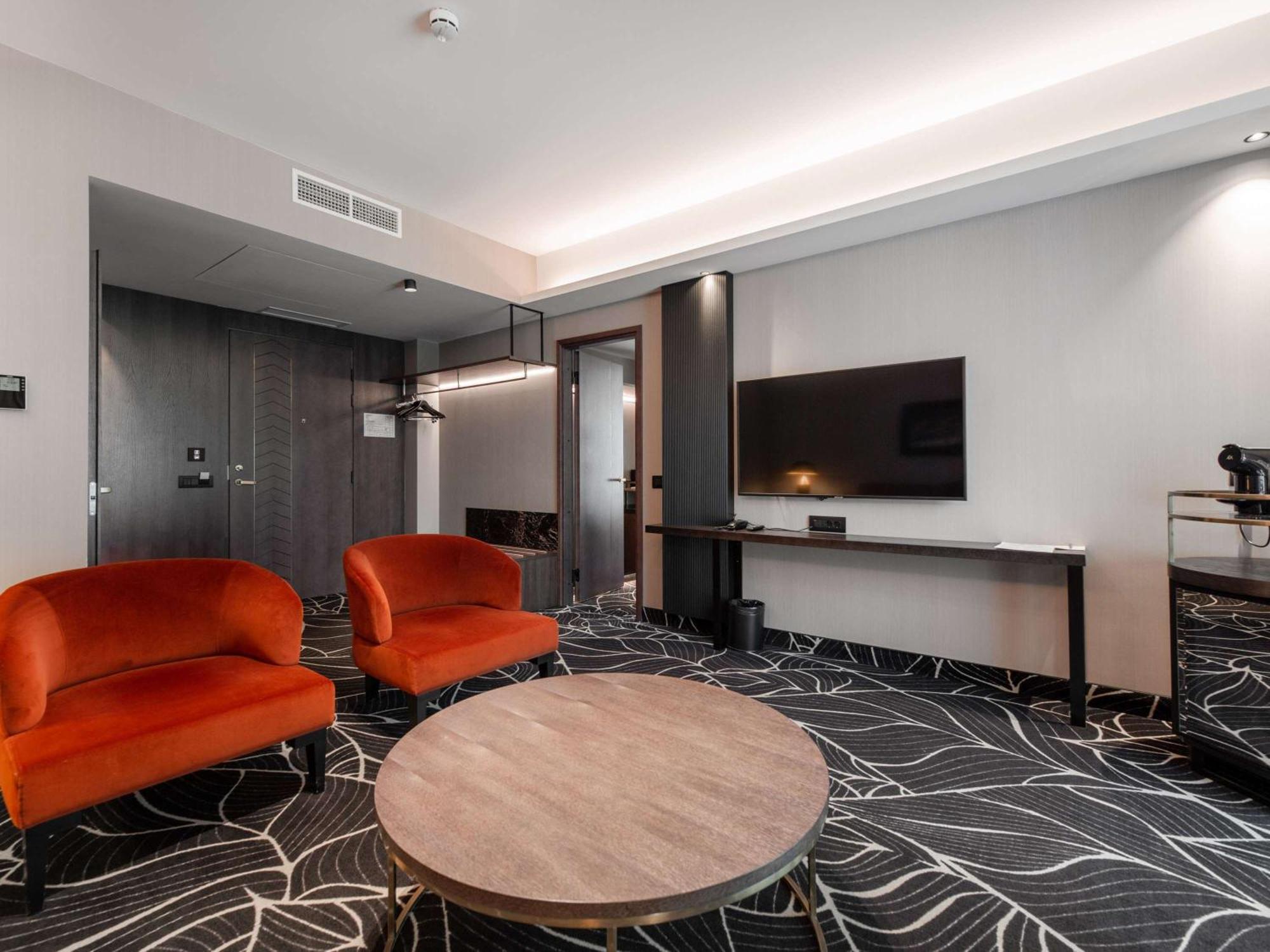 Movenpick Hotel Талин Екстериор снимка
