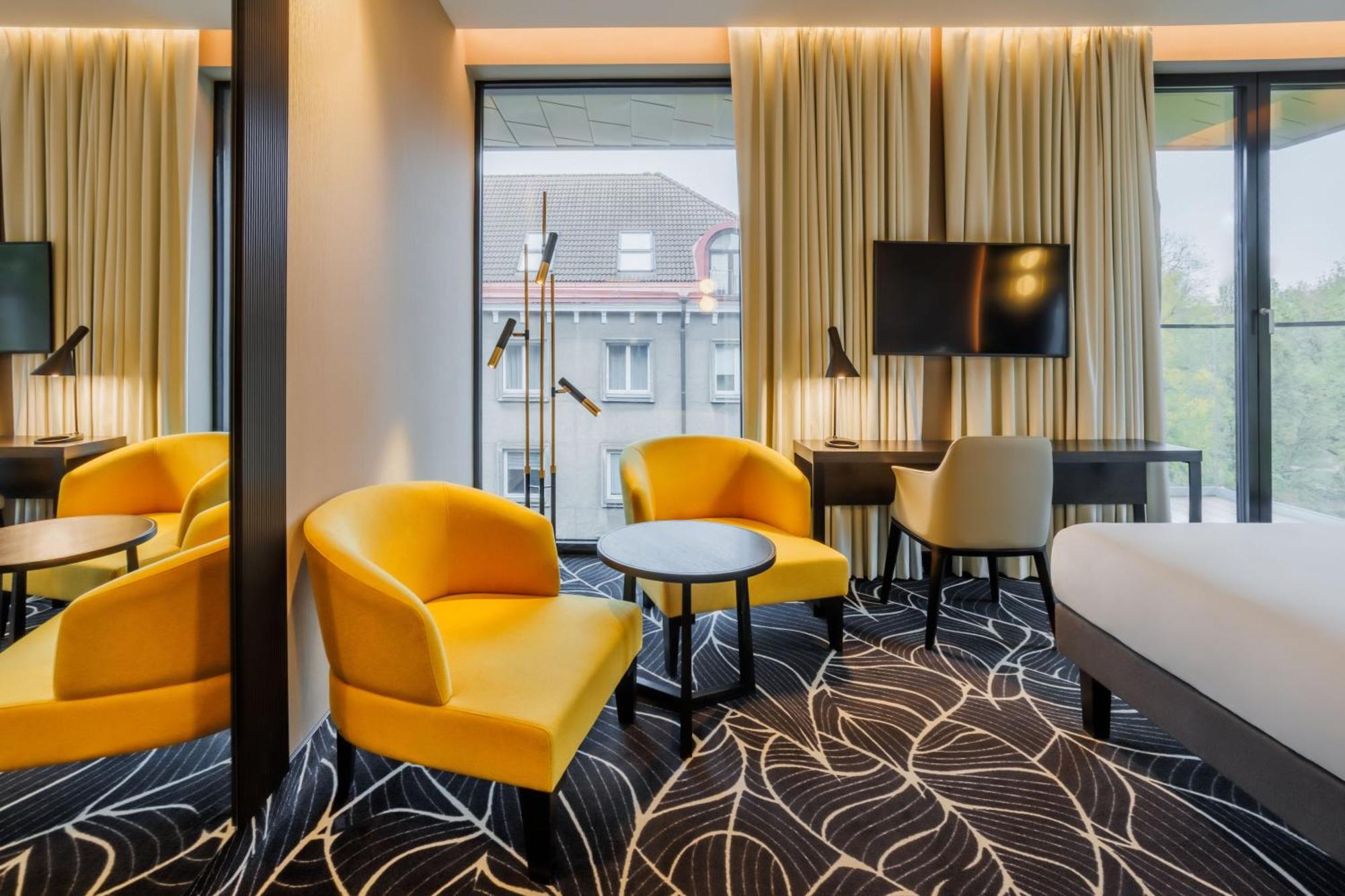Movenpick Hotel Талин Екстериор снимка