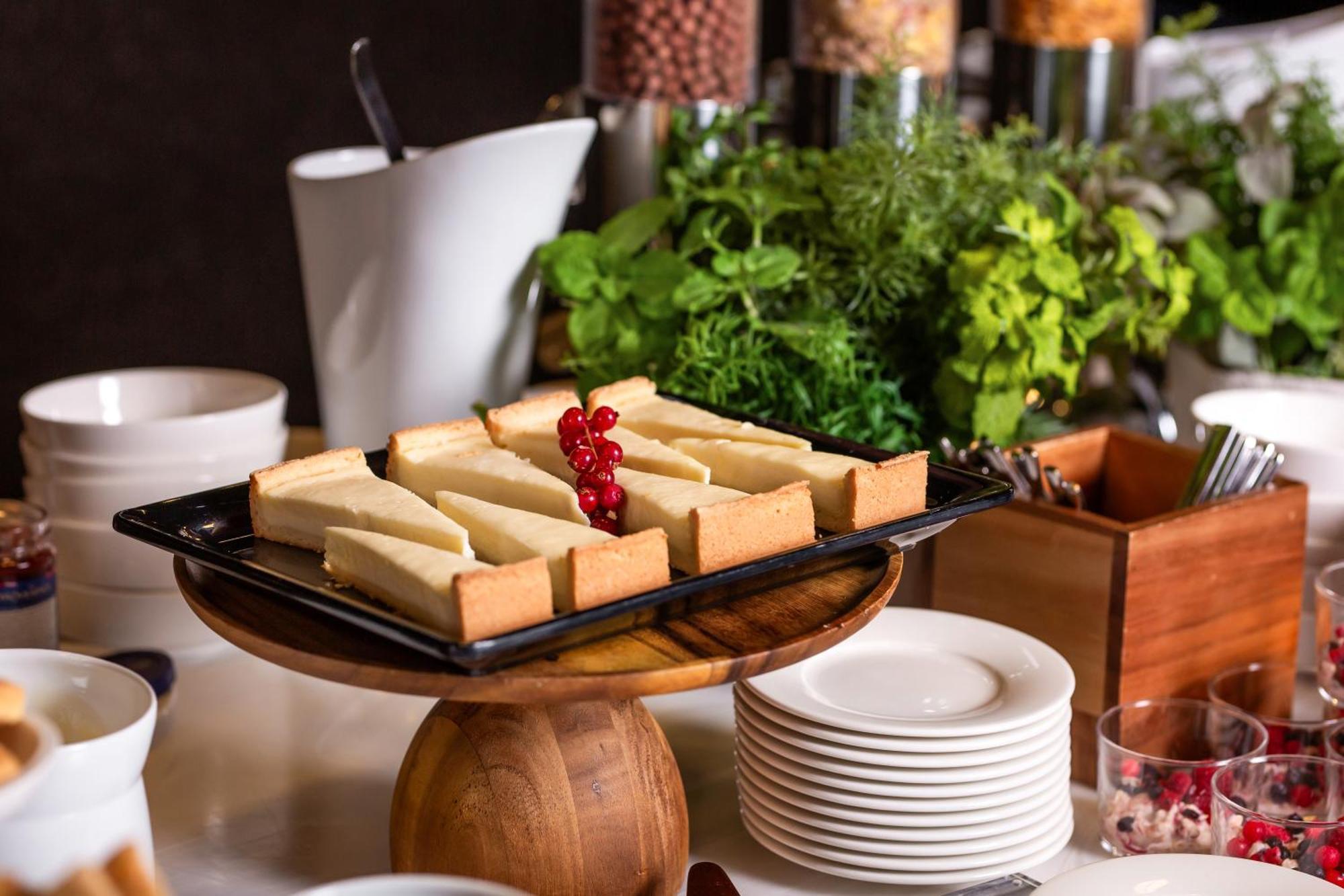 Movenpick Hotel Талин Екстериор снимка
