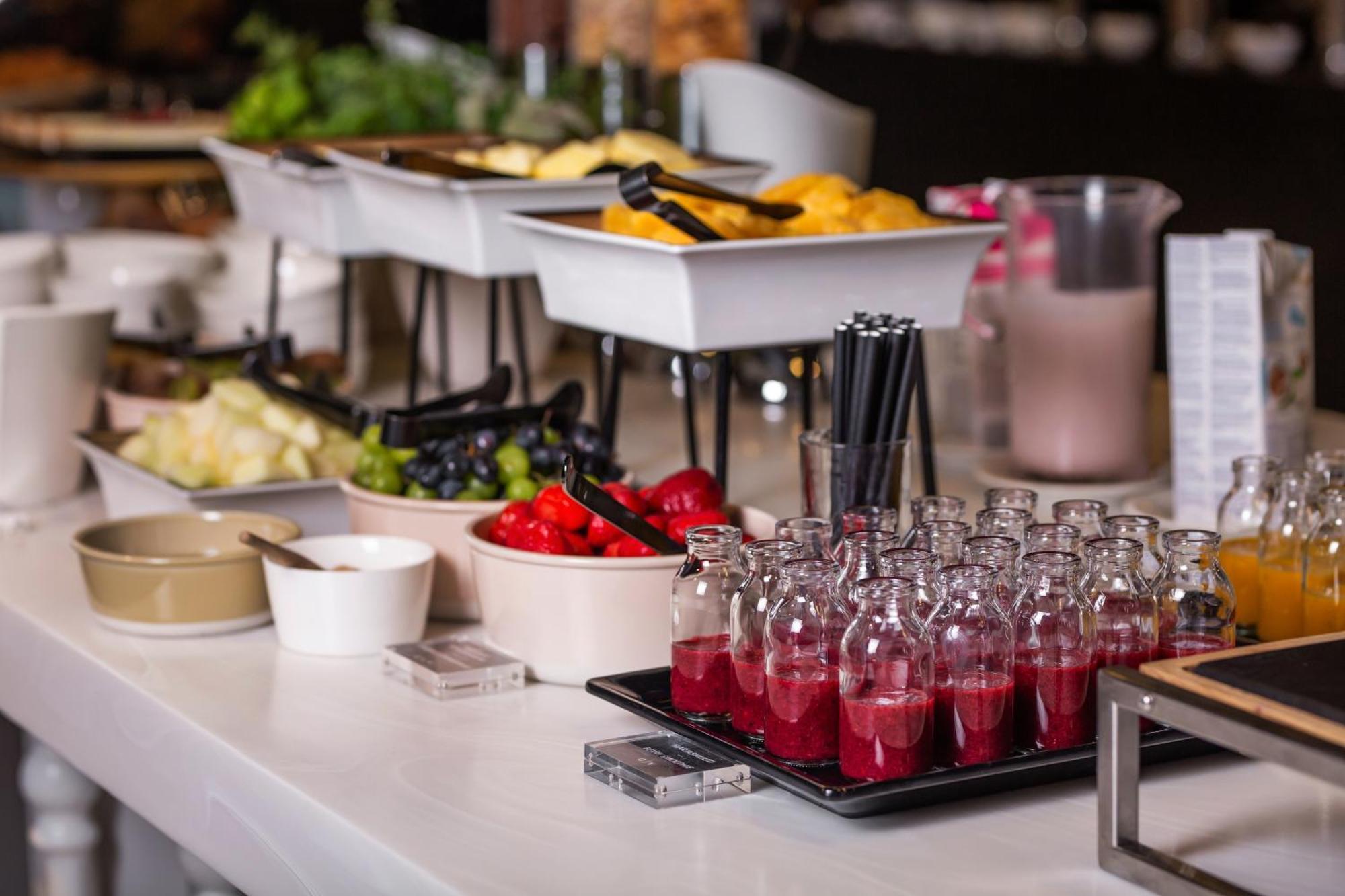 Movenpick Hotel Талин Екстериор снимка