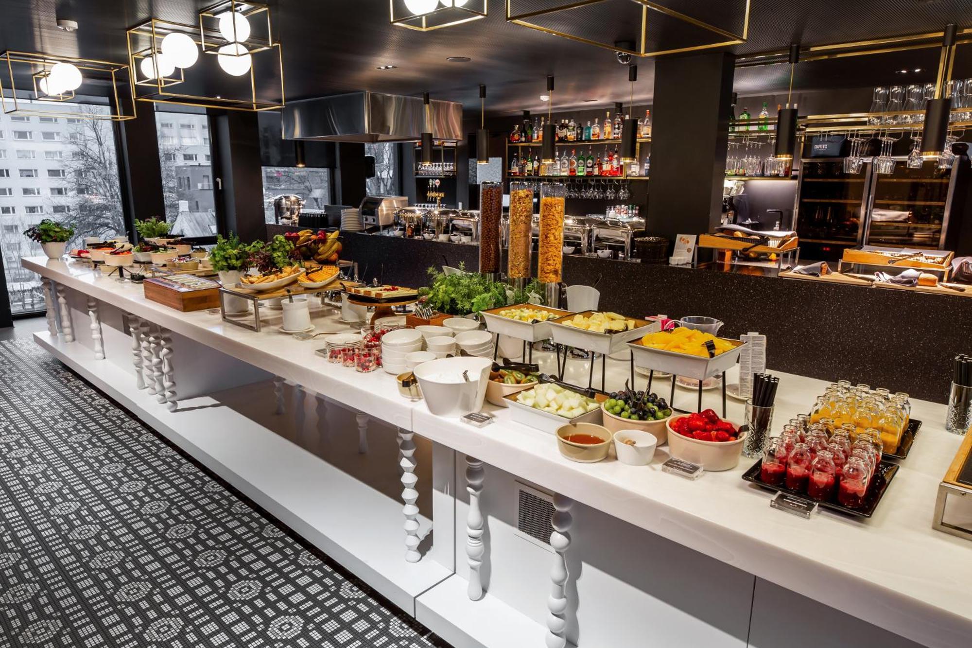 Movenpick Hotel Талин Екстериор снимка