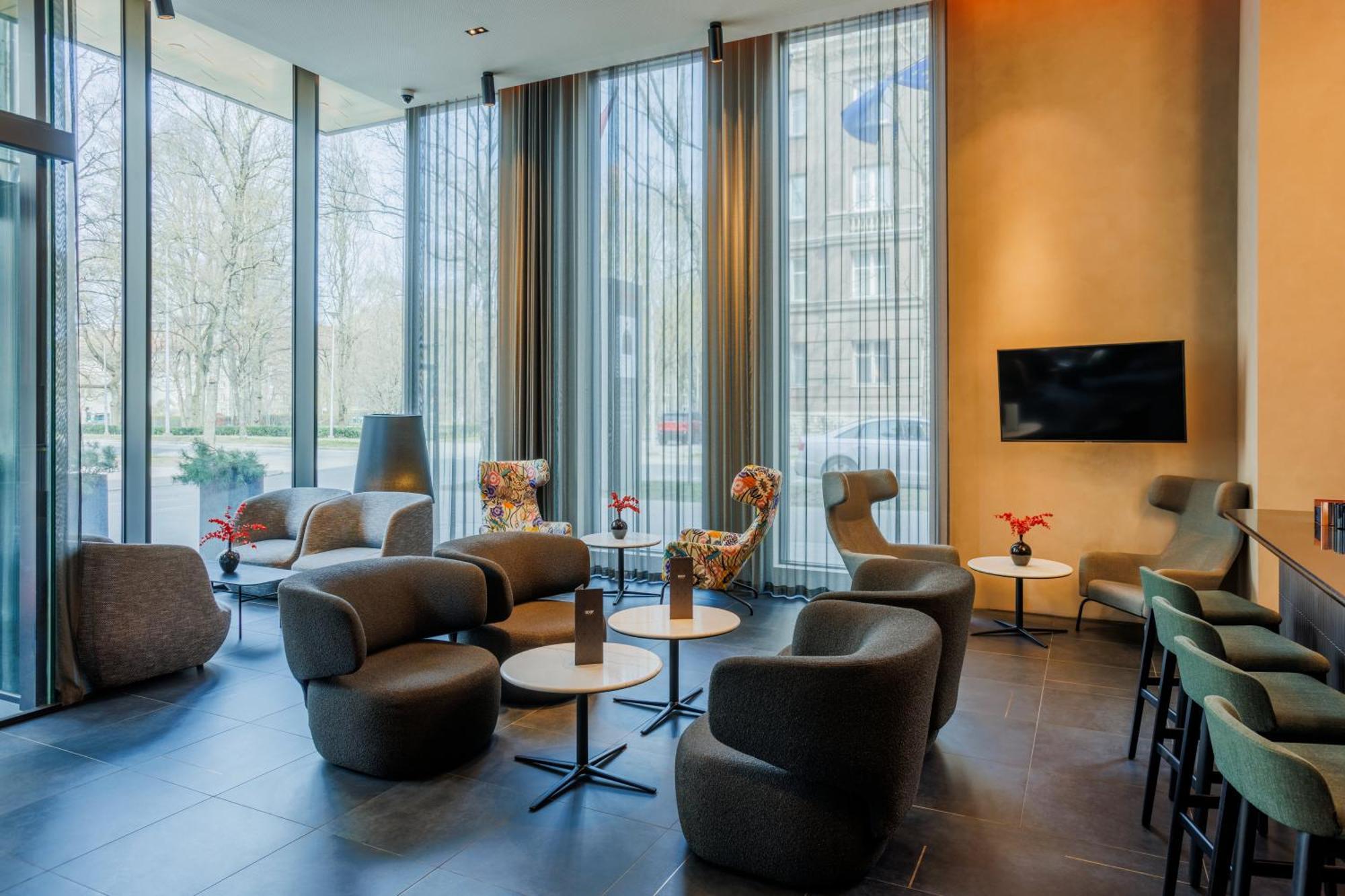 Movenpick Hotel Талин Екстериор снимка
