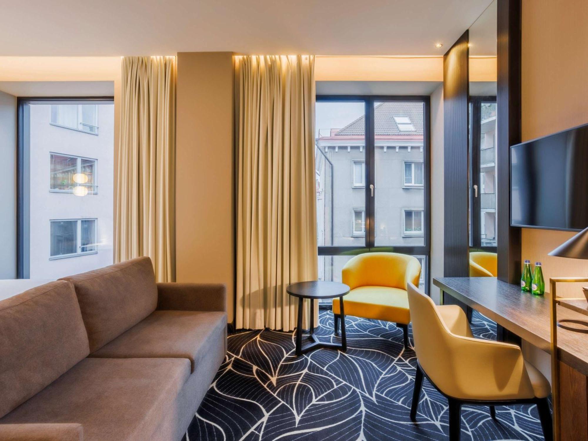 Movenpick Hotel Талин Екстериор снимка
