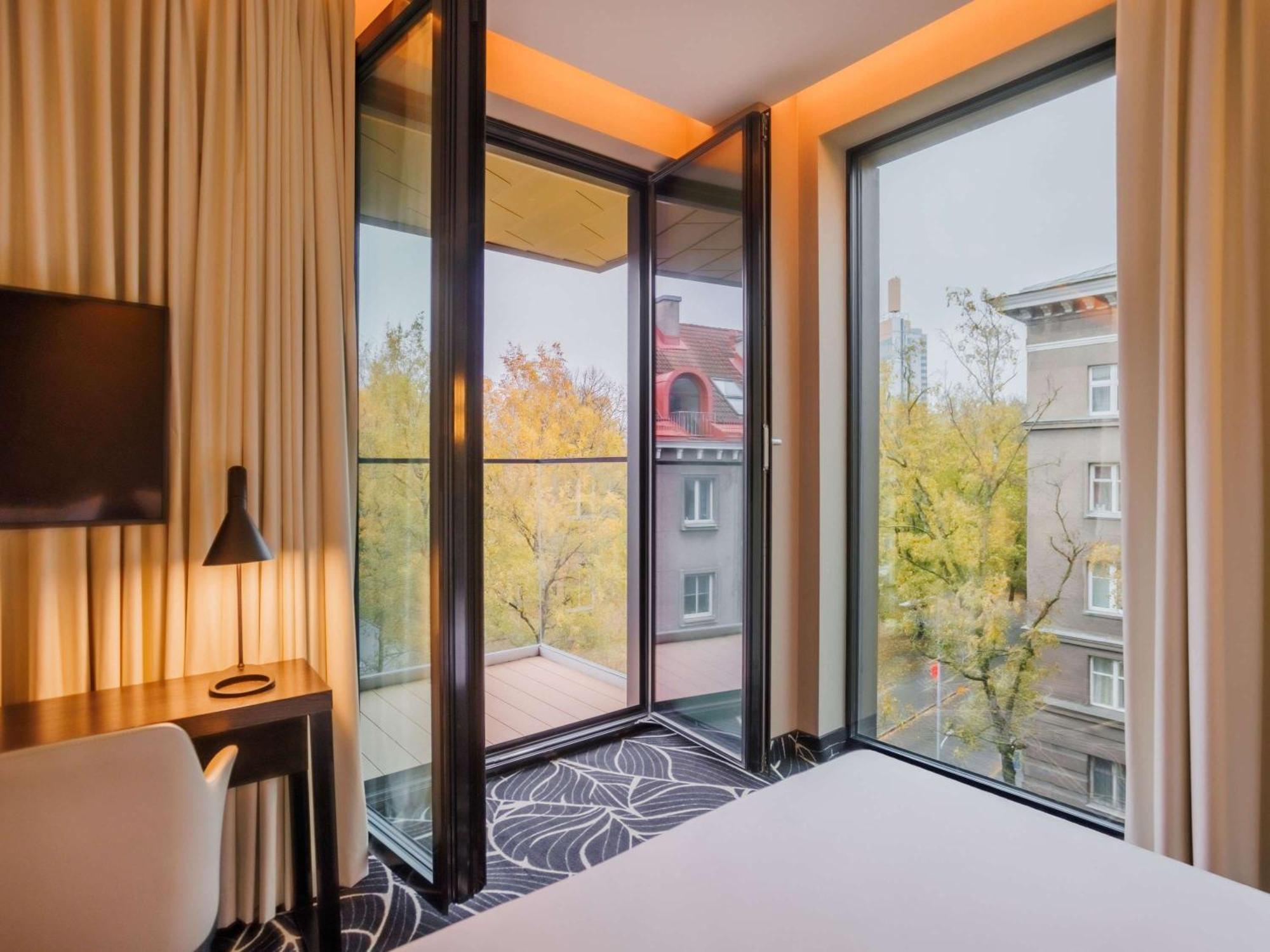Movenpick Hotel Талин Екстериор снимка