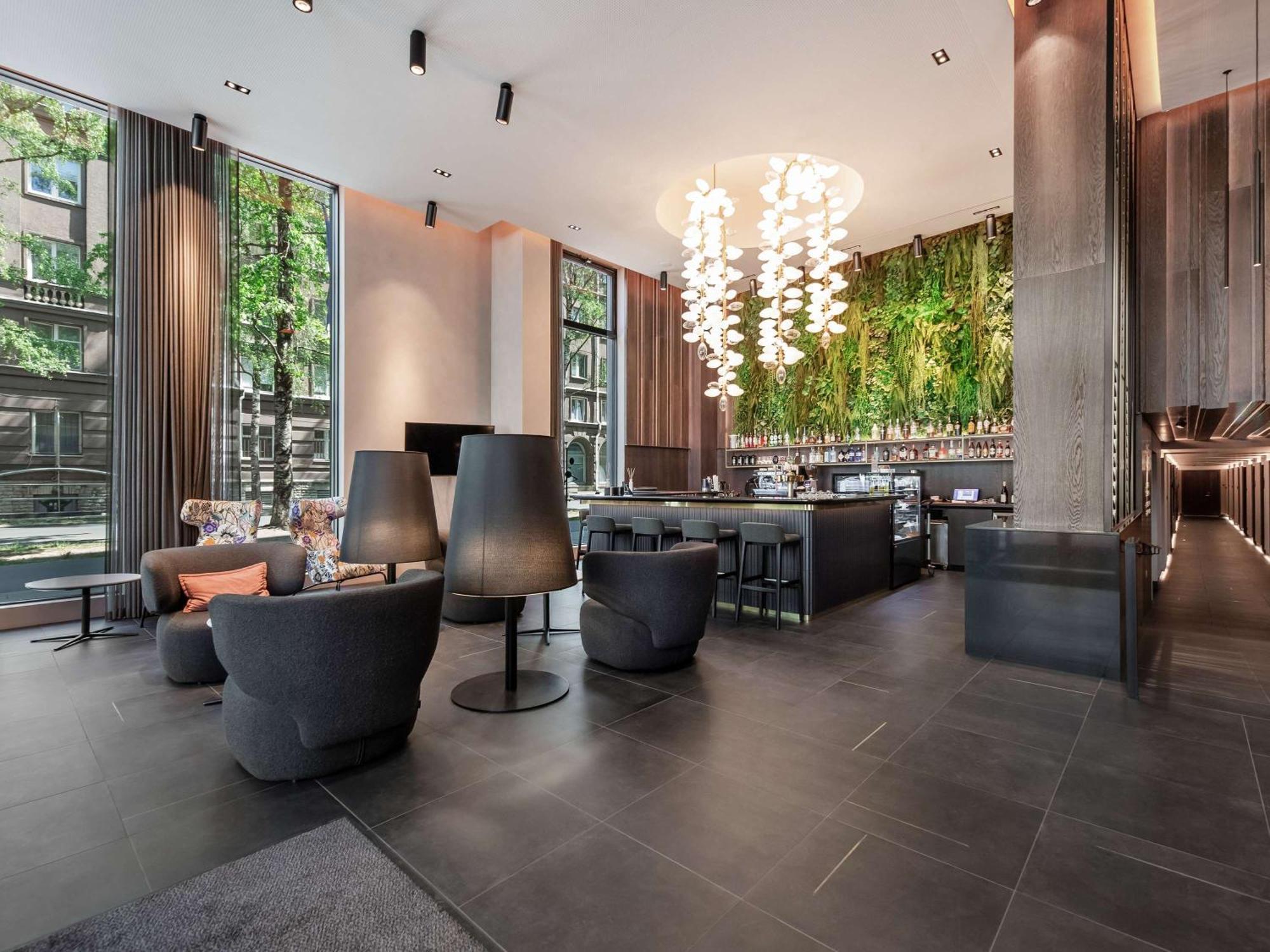 Movenpick Hotel Талин Екстериор снимка